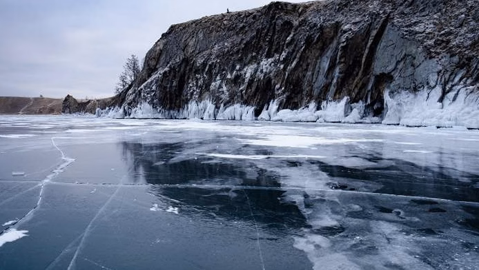 Plongée hivernale : ces lieux où neige rime avec baignade à l&rsquo;eau chaude